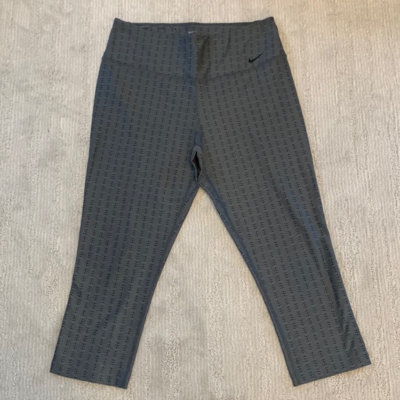 Nike Dry Fit Crops - Picture 3 of 8